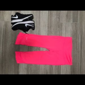 UnderArmour heat gear“She’s a Fighter”Capri tights